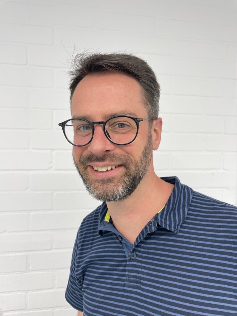 „For many components the mass finishing technology represents an excellent alternative to chemical smoothing. The smoothing process is significantly more cost- effective providing us with a considerable competitive advantage,” explains Arnd Meller, the manager of additive manufacturing at Klaus Stöcker.