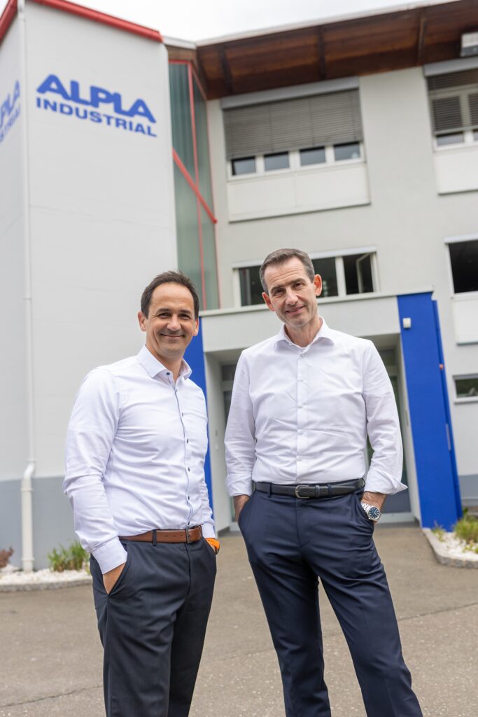 Start for the new ALPLAindustrial brand at production sites in Austria, Hungary and Romania. Picture: Roland Baumann, General Manager ALPLAindustrial (left) and Rainer Widmar, ALPLA Managing Director Central and Eastern Europe.