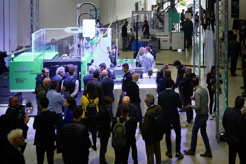 The Arburg subsidiary in Italy celebrated "100 years of the Hehl family company" with an open house on 18 and 19 May 2023. One highlight was the Allrounder 470 H hybrid milestone machine.