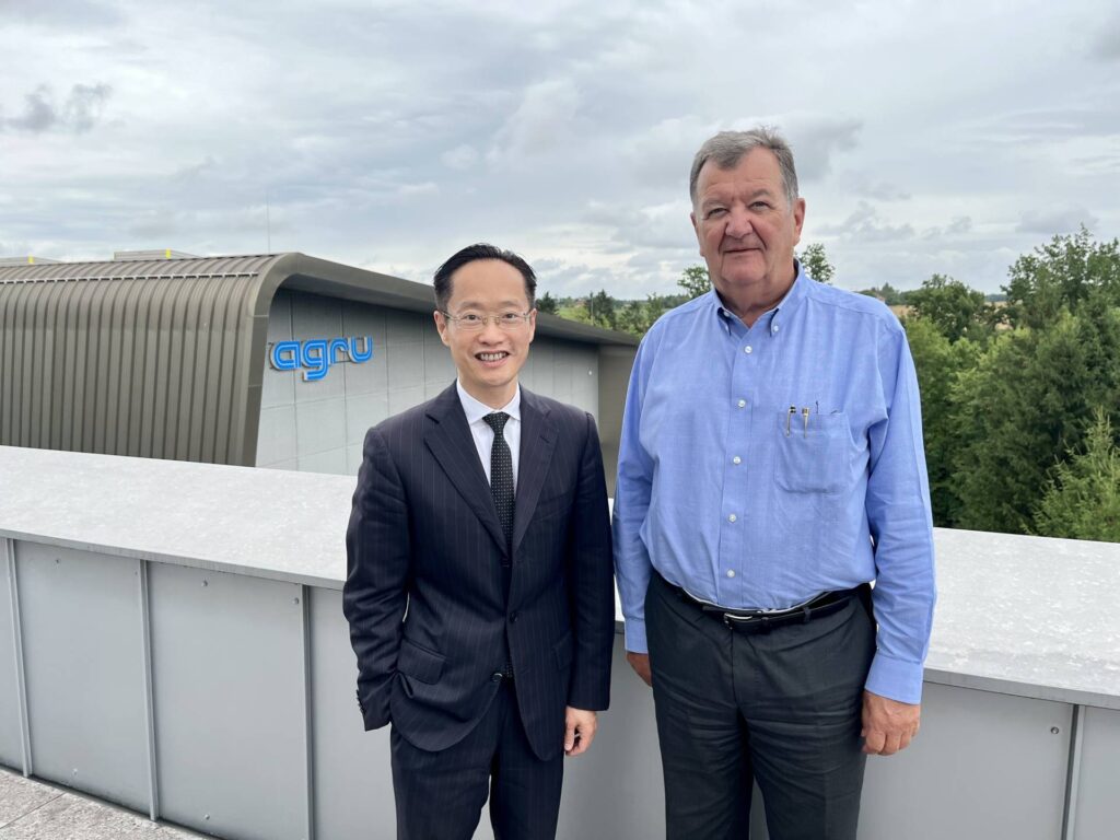 Andrew Lau, VP Electronics and Industrial for Solvay’s Specialty Polymers Global Business Unit, with Alois Gruber, owner and CEO of Agru.